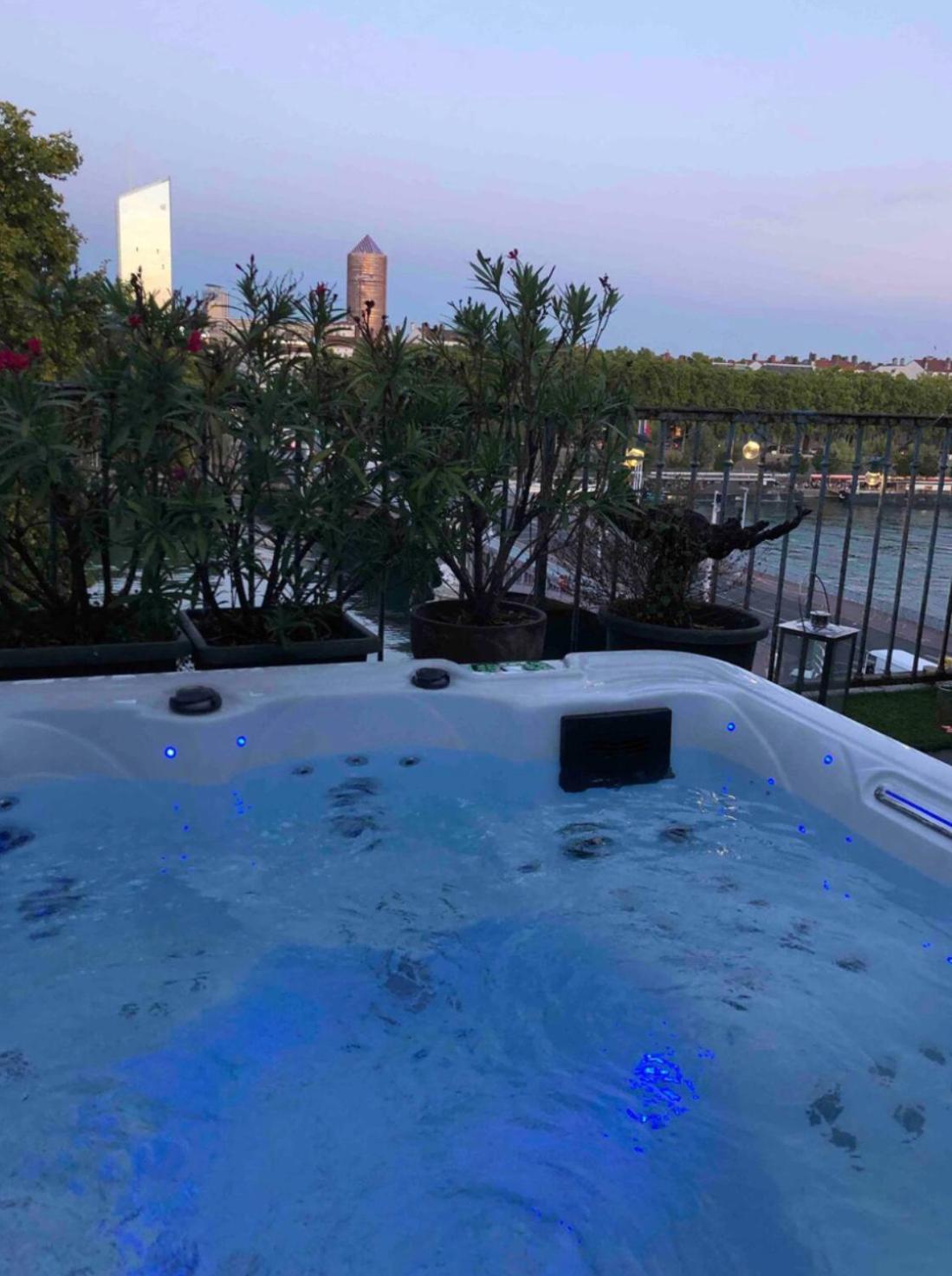 Apartmán Coeur De Lyon Avec Terrasse Et Jacuzzi Exteriér fotografie